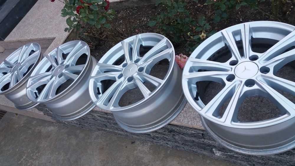 Продавам Мерцедес Е200 W212 комби на части 2012г.