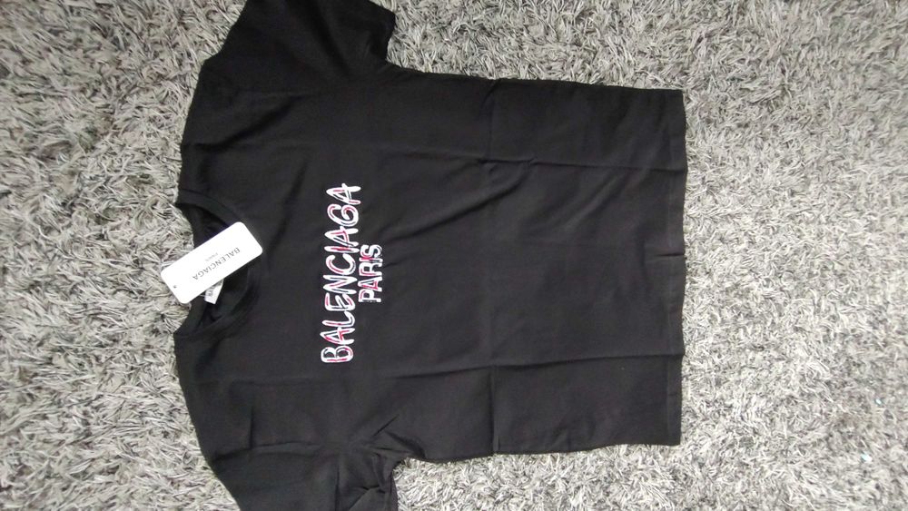 Нова тениска Balenciaga Paris