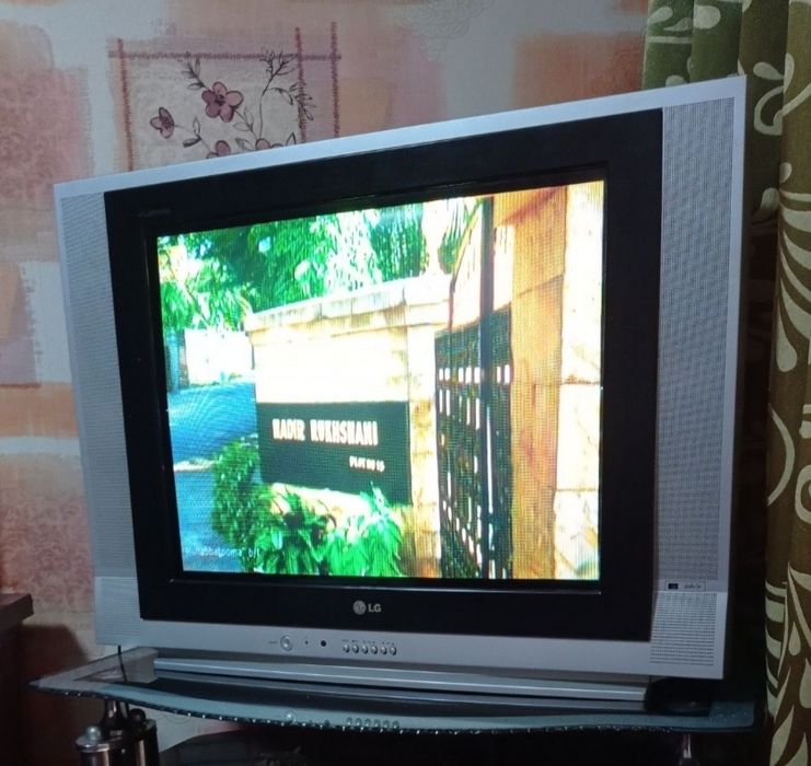 Телевизор почти новый
