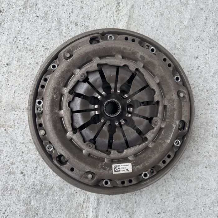 Volanta Renault Megane 3 Scenic 3 Fluence Dacia Duster provenita de pe cutie manuala 6+1 110cp