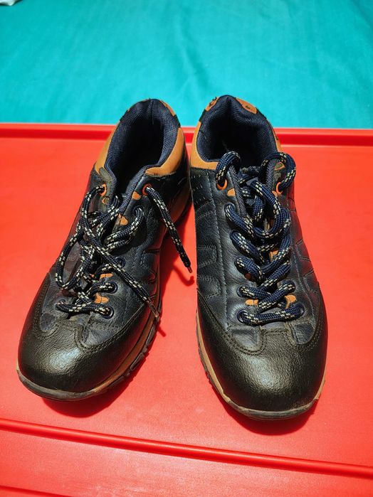 Adidasi Decathlon ghete nr 38 si 36