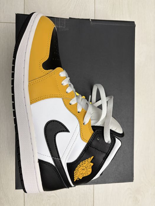 Vand adidasi AIR Jordan 1 Mid, originali, noi la cutie