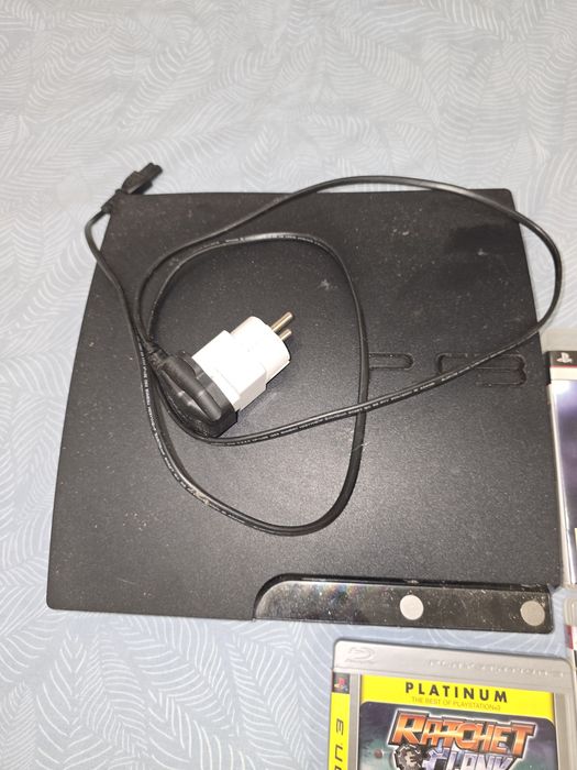 Playstation 3 + игри и джойстици