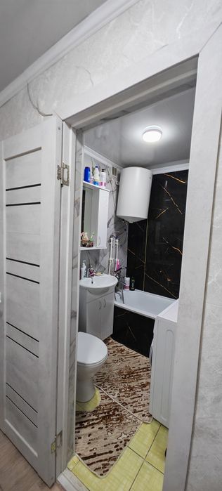 Продаётся 1- Ком Квартиру ,В центре Площадь.