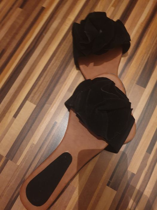 Vand papuci eleganți