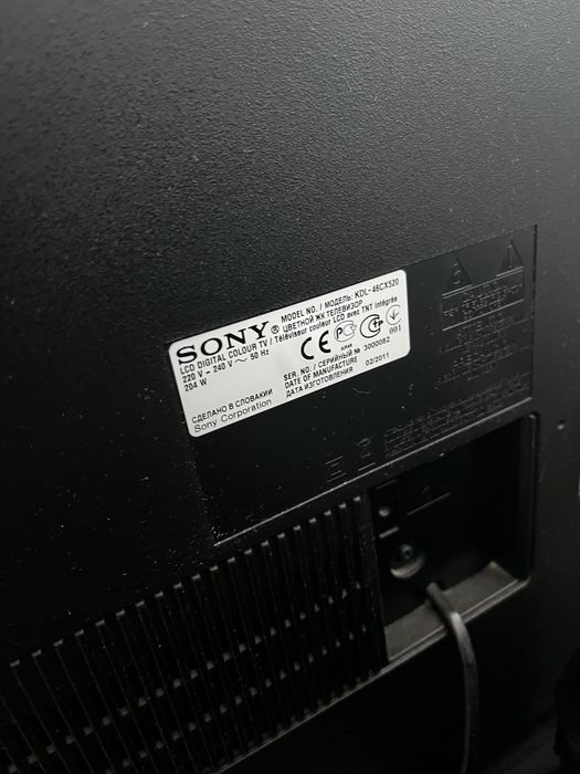 Телевизор модели KDL-46CX520.