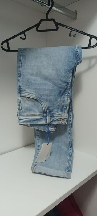 Дамски мамфит дънки, нови с етикет, отлично състояние, модерна кройка