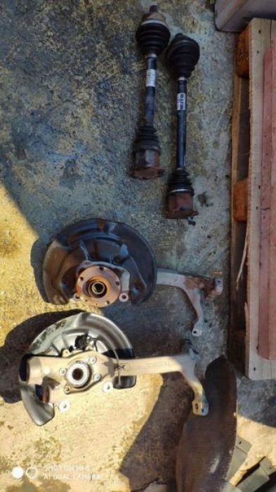 Шенкел с главина преден носачи кокали Амортисьори AUDI A6 4F Facelif