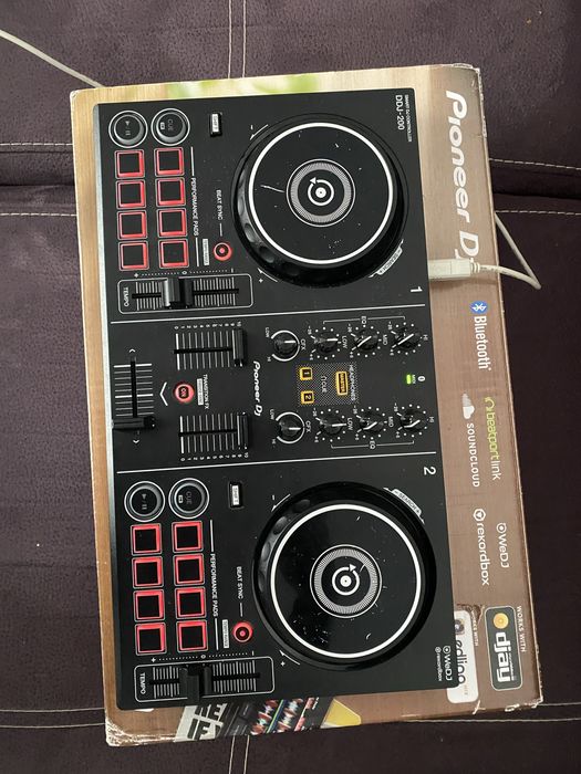 Pioneer DDJ-200 DJ пулт/миксер