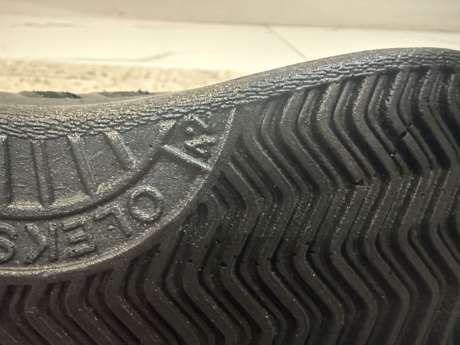 продам мужские кросовки новые