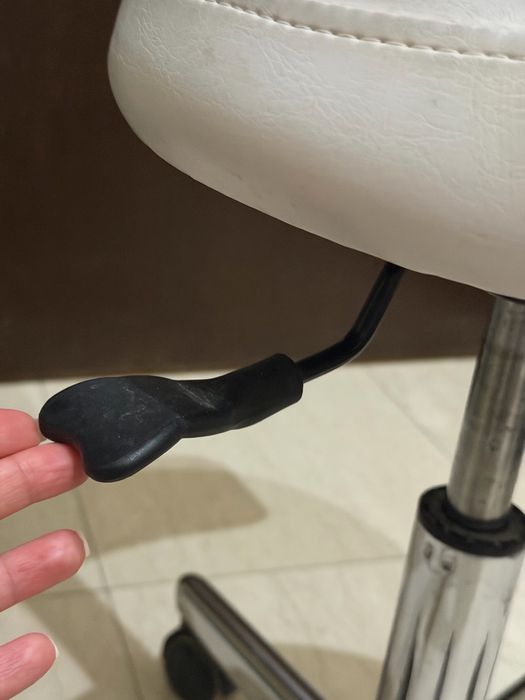 Стул на колесиках