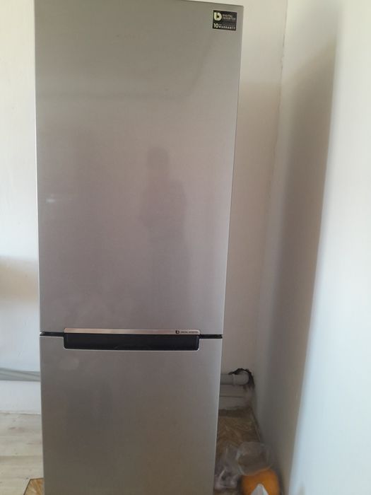 Тез арада үлкен холодилник сатылады