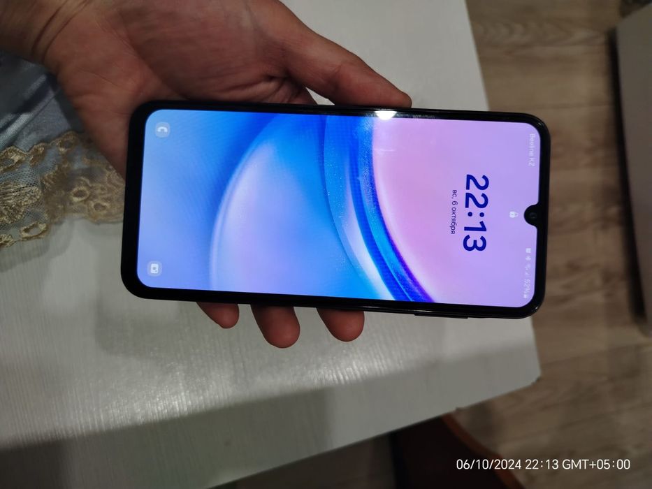 Продам смартфон Samsunga15/б128