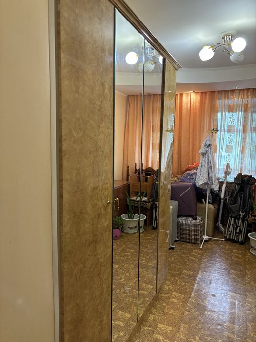 Продам спальный шкаф в хорошем состояни