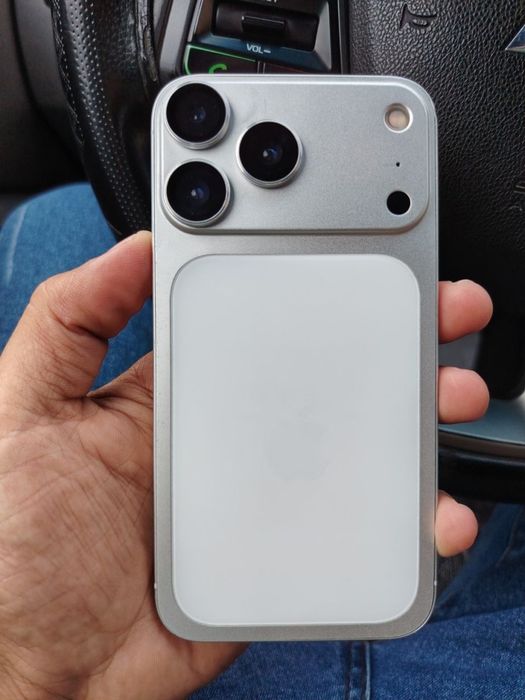 Iphone Xr 17 korpusda telefon sotiladi
