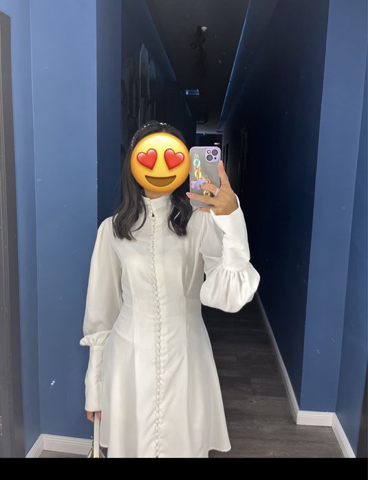 Шикарное белое платье.