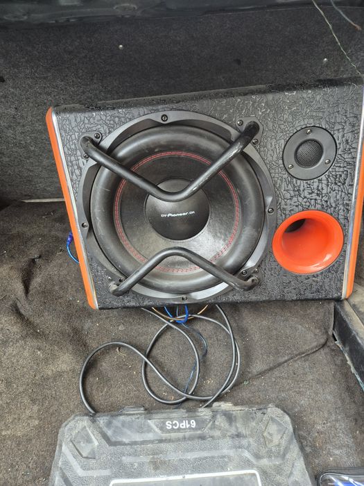 Продам сабуфер почти новый