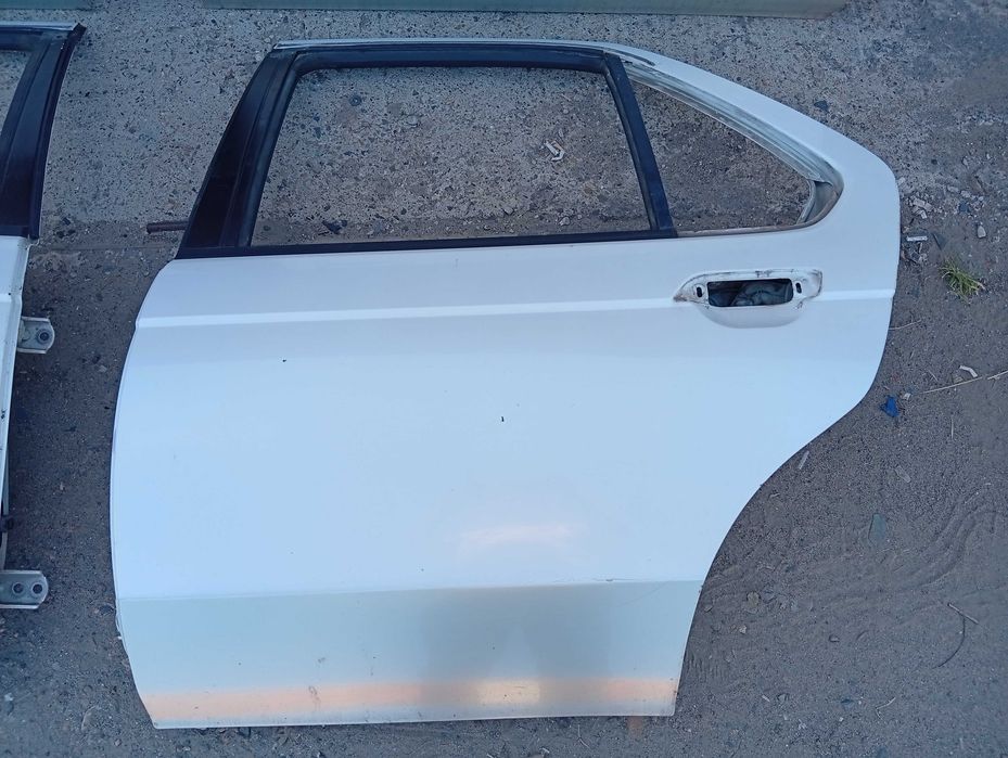 Двери Nissan Bluebird U14