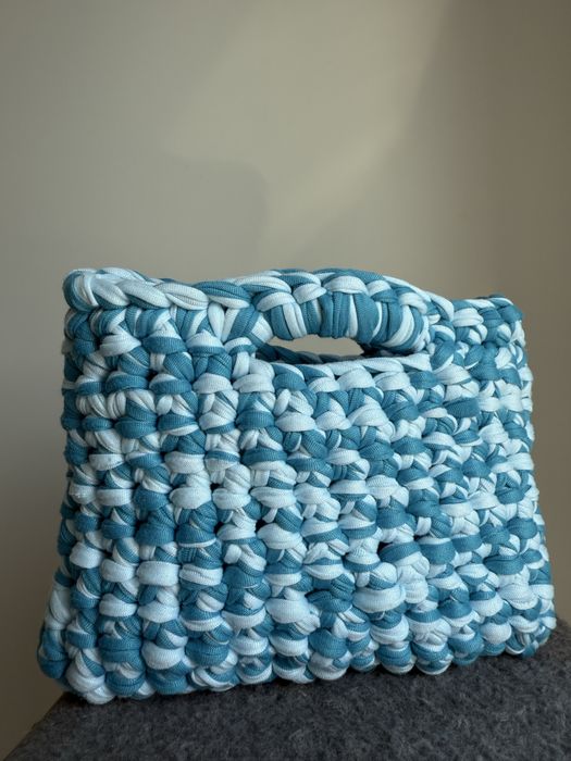 Чанта- ръчно плетена на една кука