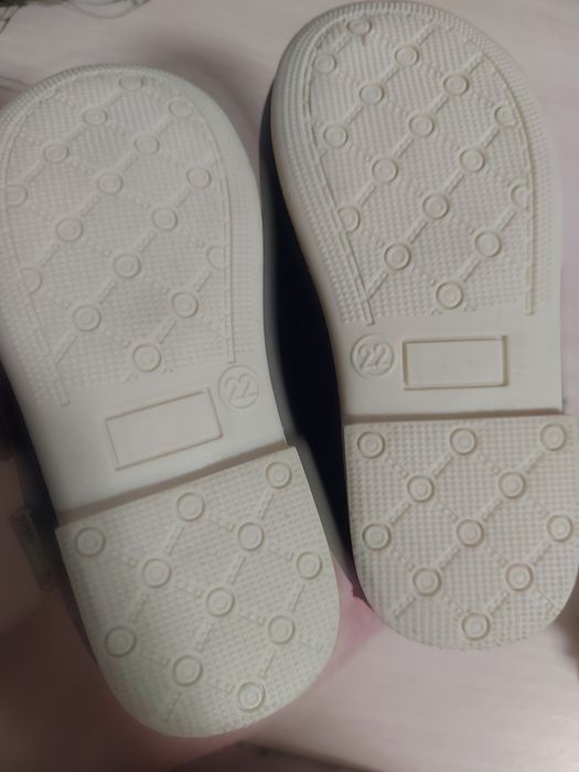 Продам обувь детскую