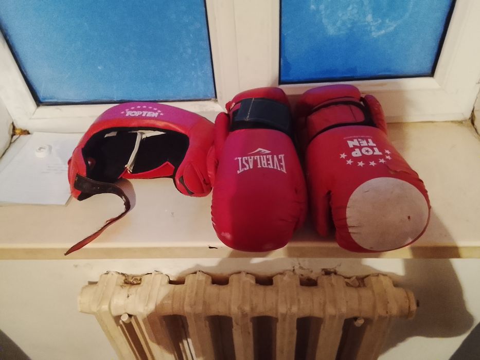 Бокс перчатка бокс