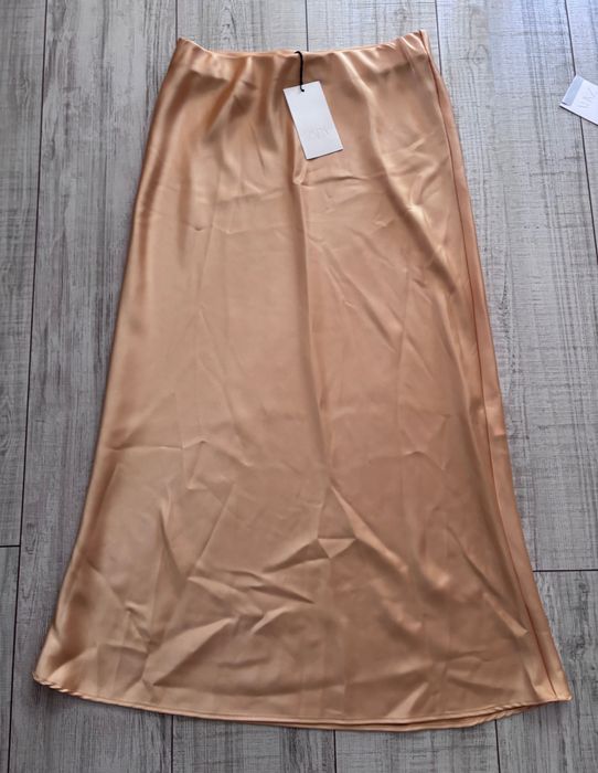 Красива пола ZARA сатен в жълто