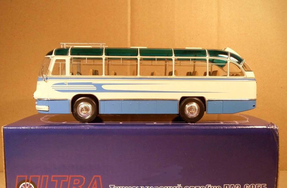 ЛАЗ 695Б Турист Комета автобус 1958 - мащаб 1:43 на Ultra Models нов