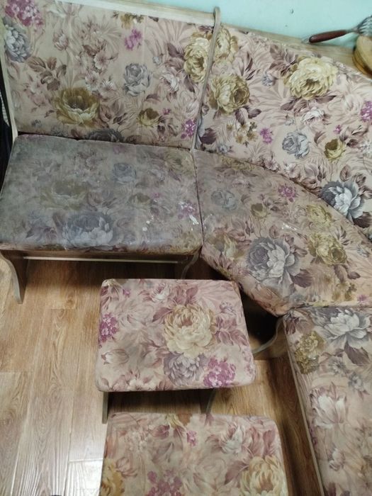 Качественная химчистка мягкой мебели любой сложности. Уборка квартир,о