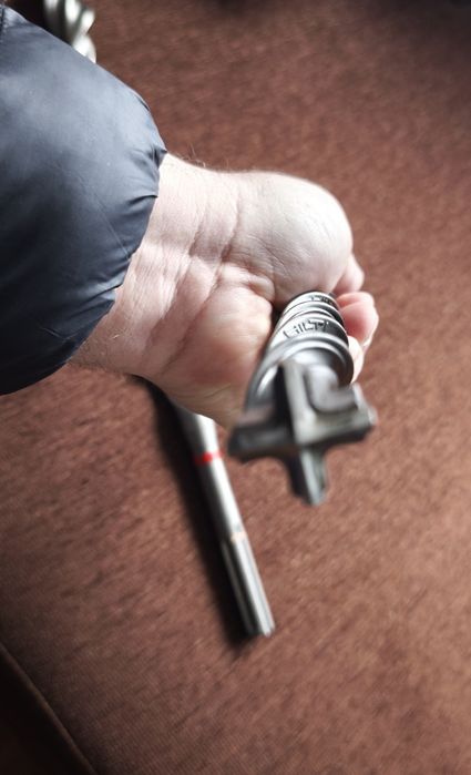 Vând burghiu Hilti  35x57 cu 6 și  4 muchii  de tăiere