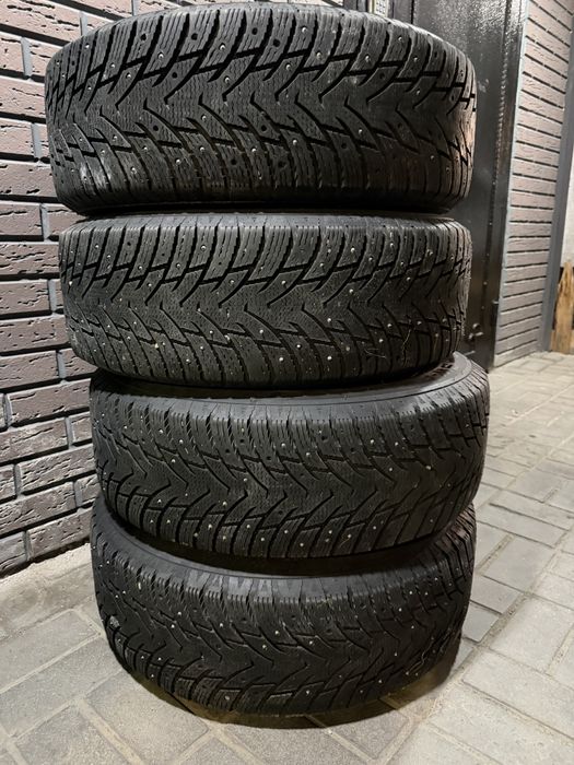 Продам зимние шины с дисками 225/60 R17