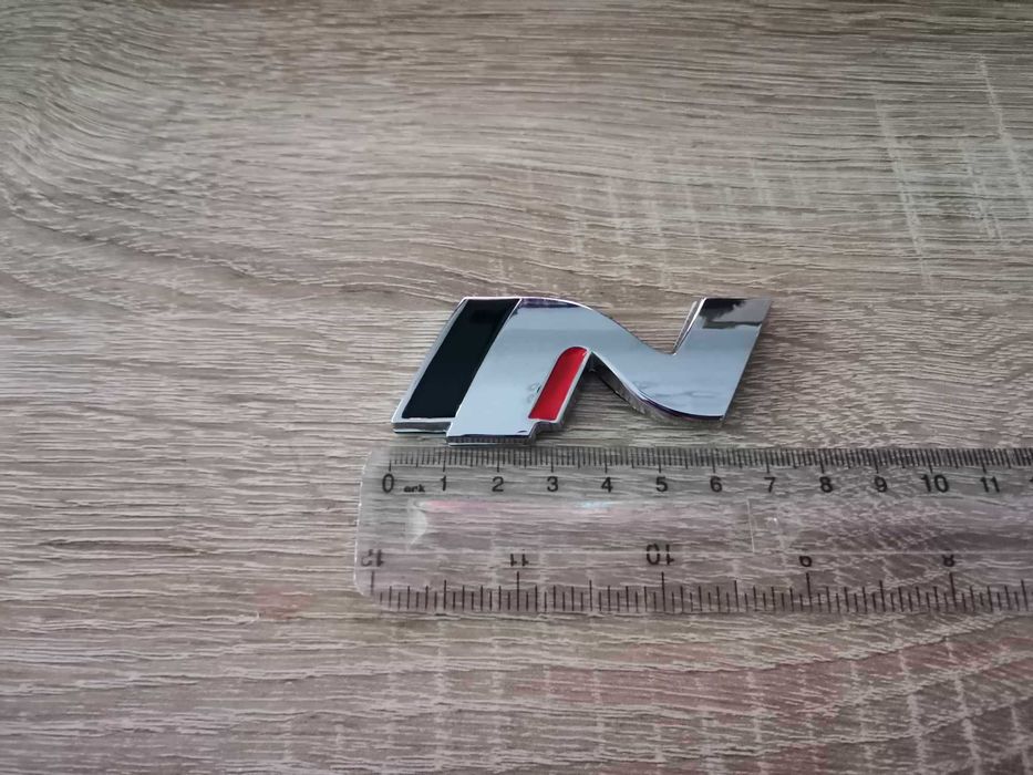 сребриста емблема Хюндай Ен Hyundai N