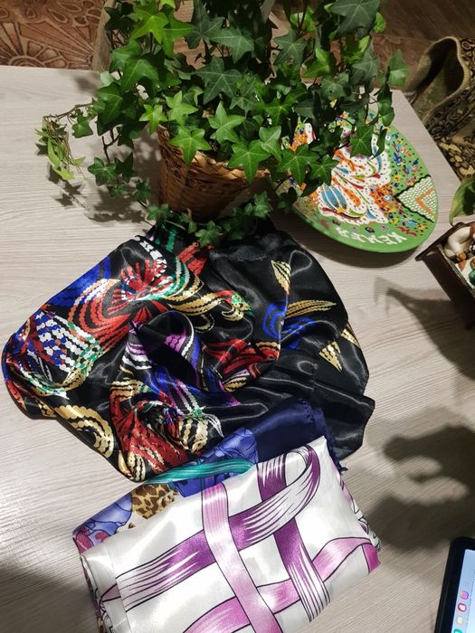 Шёлковый.  платок.