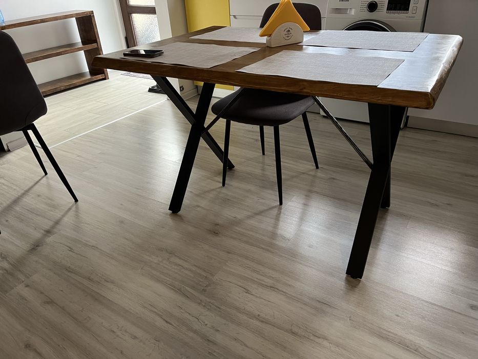 Masa din lemn de stejar noua