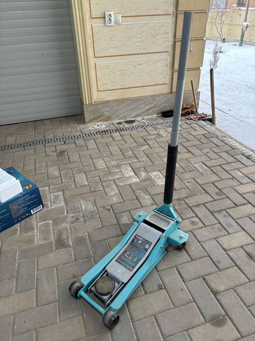 Подкатной домкрат