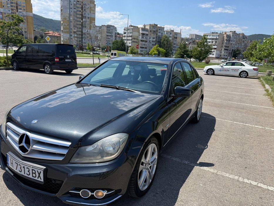 Продавам Мерцедес Ц 220