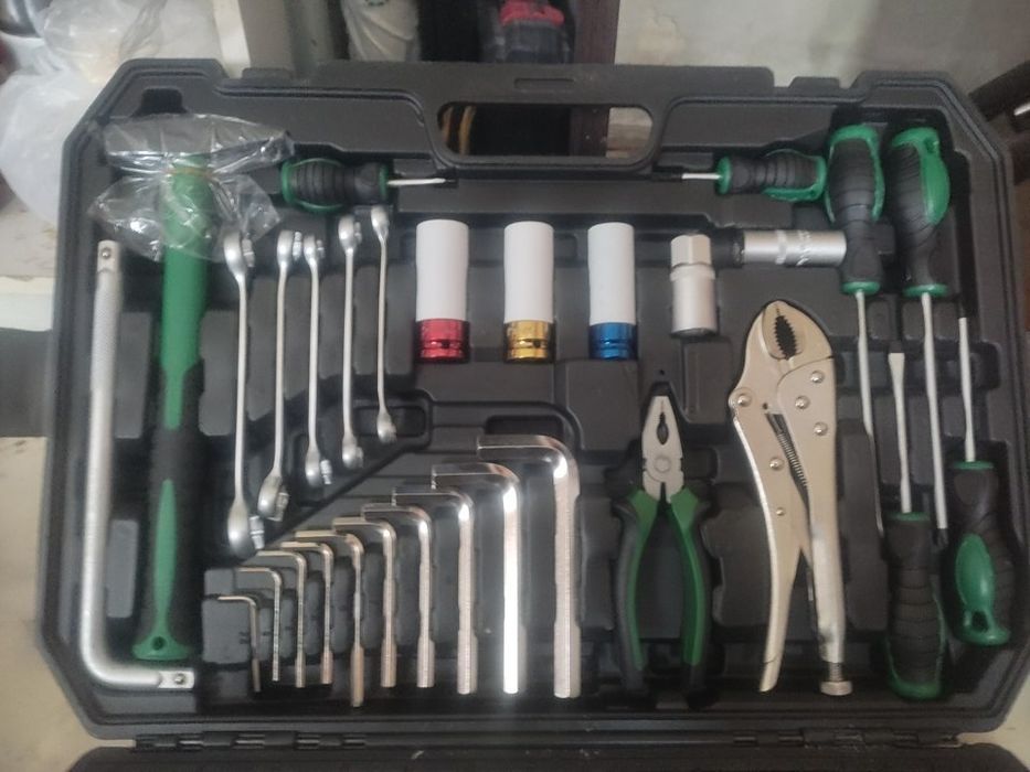 Продам набор инструментов новый