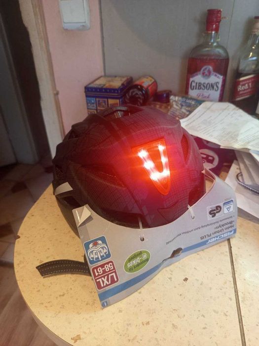 Каска за велосипед или скутер марка Fisher Размер XL Нова