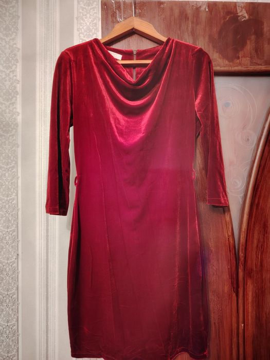 Платья и блузки женские