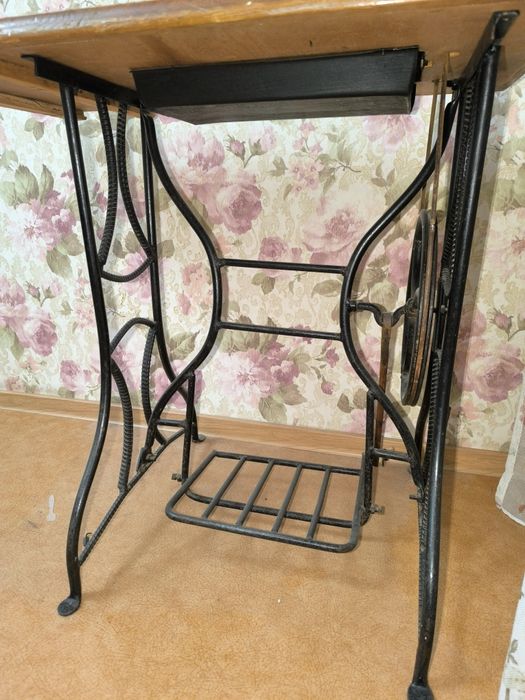 Ножная швейная машина - антиквариат