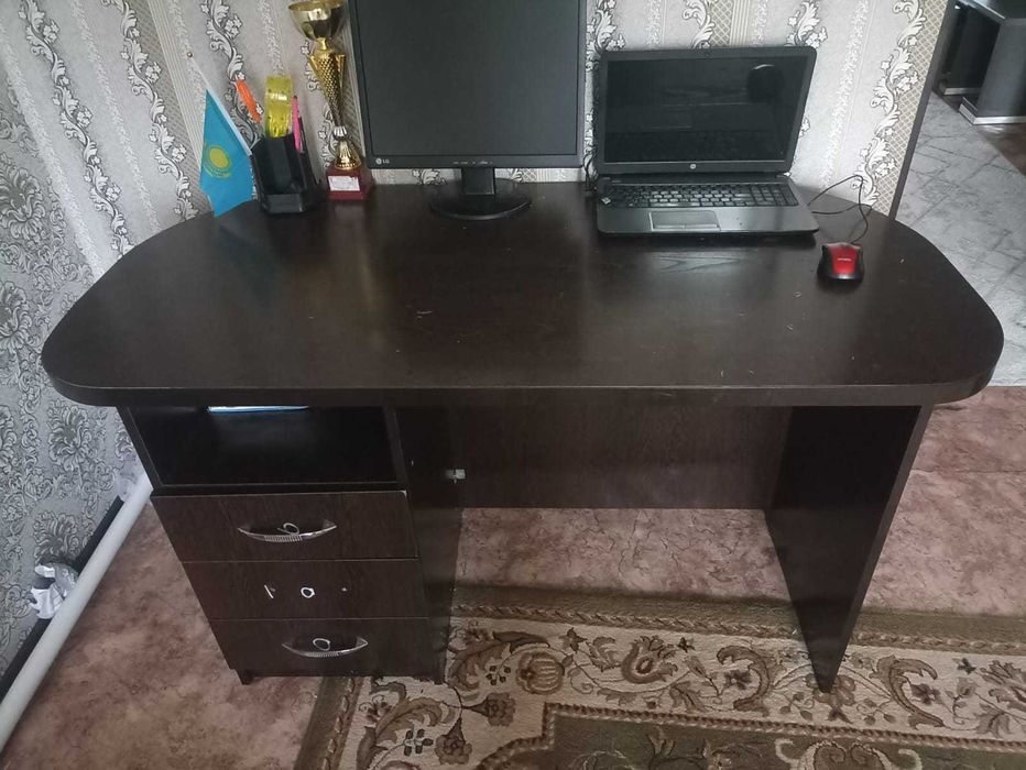 офисный стол хорошего качества