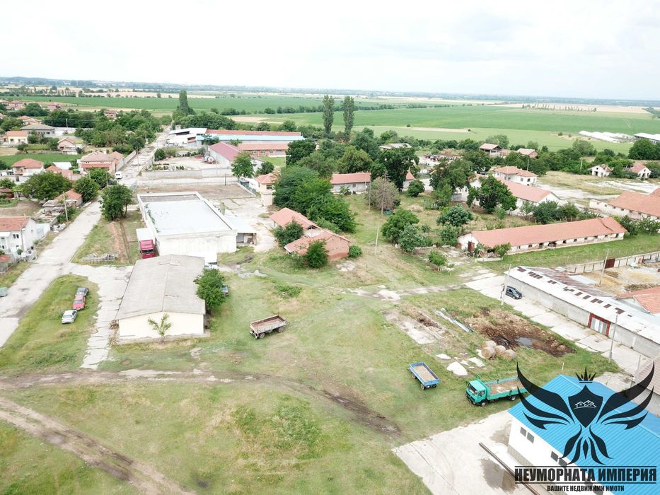 Промишлено помещение, склад, 258кв.м. с парцел 4152кв.м. в с.Избеглии