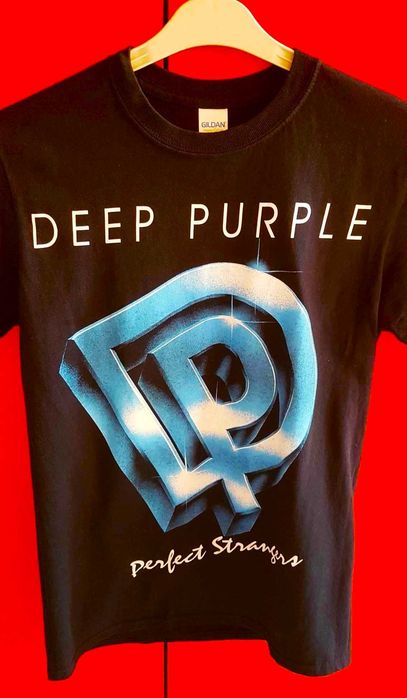 Тениска Deep Purple, дизайн Лице и Гръб 100% памук в черно и синьо-лилаво.