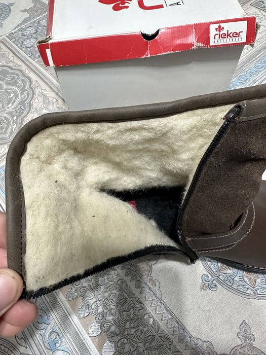Продам зимнийе ботинки rieker