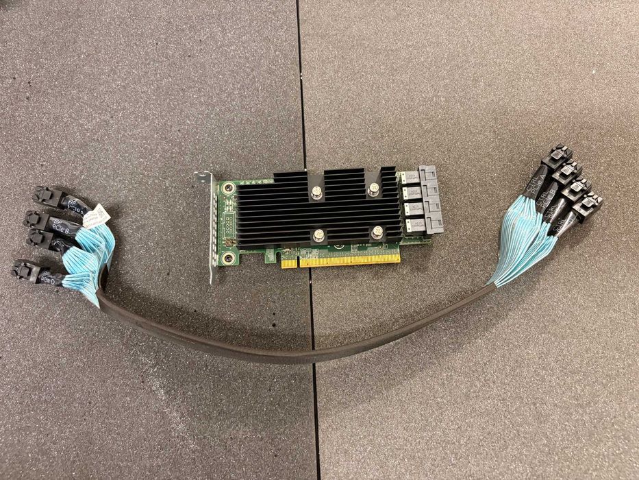 Dell 0GY1TD – U.2 NVMe Enablement Card Low Profile PCIe x16 с кабели за NVMe дискове