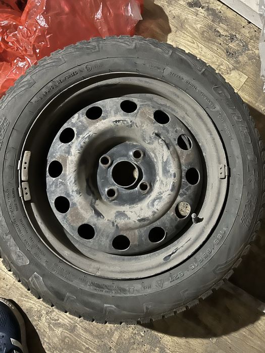 Диски с резиной.