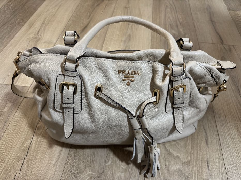 Geantă de mână Prada , din piele naturală (alb unt / crem).