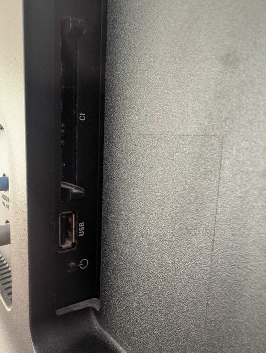 Продавам телевизор 22" LCD TV Philips