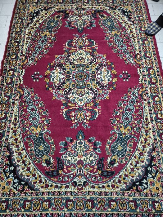 Персийски килим бордо цвят