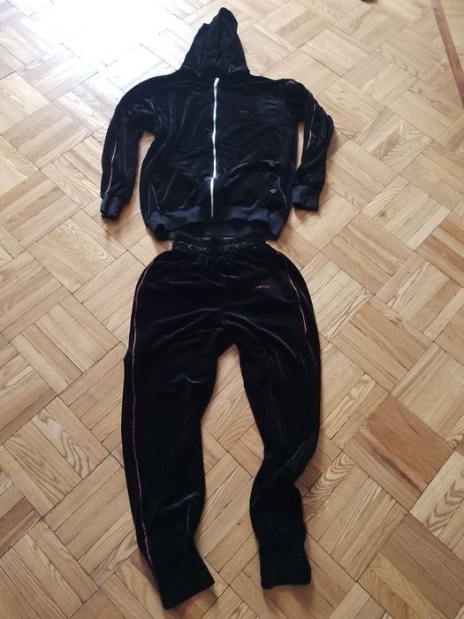 Продается женский спортивный костюм