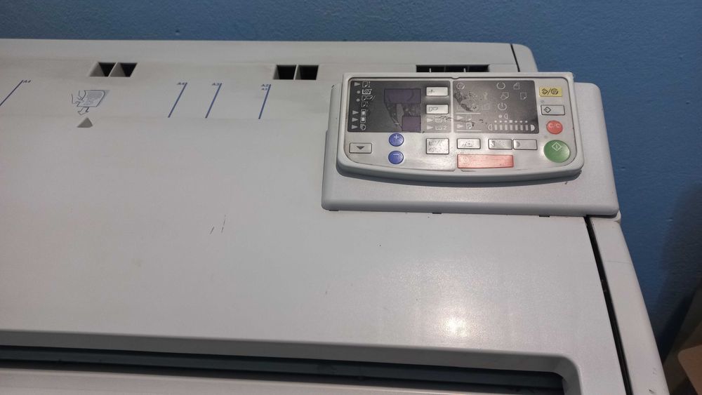 Широкоформатна аналогова копирна машина